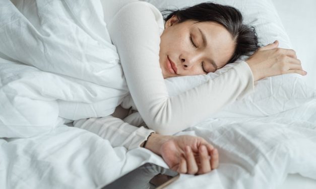 Butonul “snooze” pe care il folosesti dimineata iti poate afecta sanatatea somnului